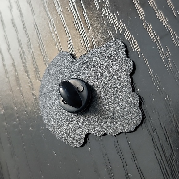 Charming Duck Brooch - White and Black - Picture 2 of 4